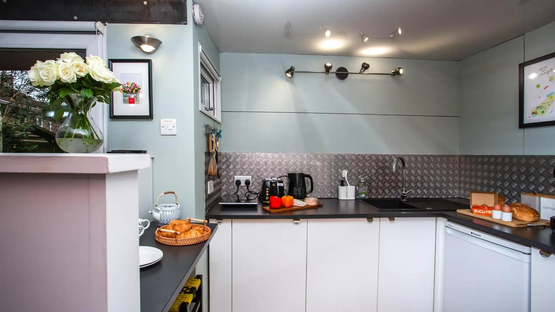 Stylish Harrogate Studio With Huge Garden 0*,
