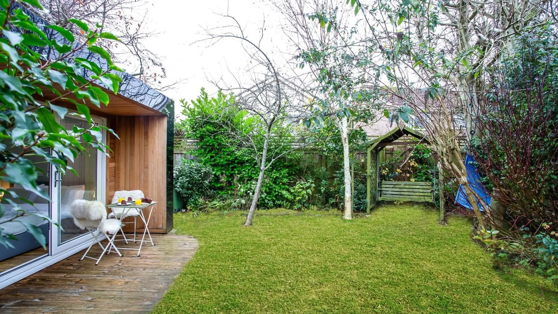 Stylish Harrogate Studio With Huge Garden 0*,